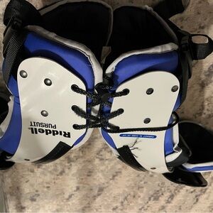 Ridell Pursuit Youth XL(130) 14”-15” Shoulder Pads